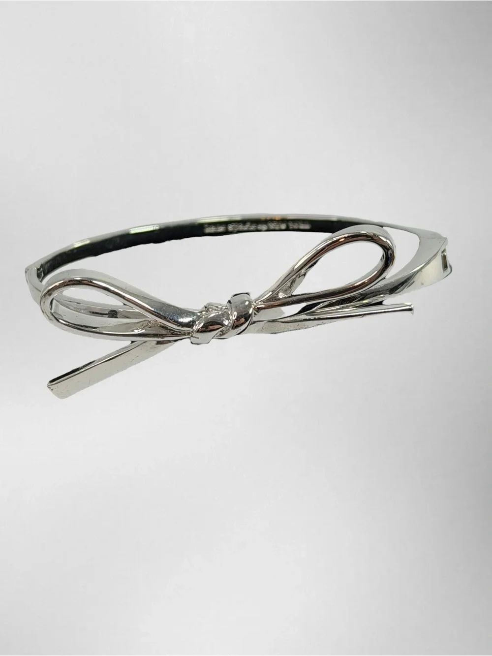 Kate Spade New York Love Notes Silver Tone Large Bow Hinge Bracelet Size 6.5